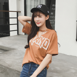素裁 2017夏<span class="gcolor">短袖</span>袖<span class="gcolor">t恤</span>女2017夏装新款宽松v领显瘦印花百搭上衣体恤 0296